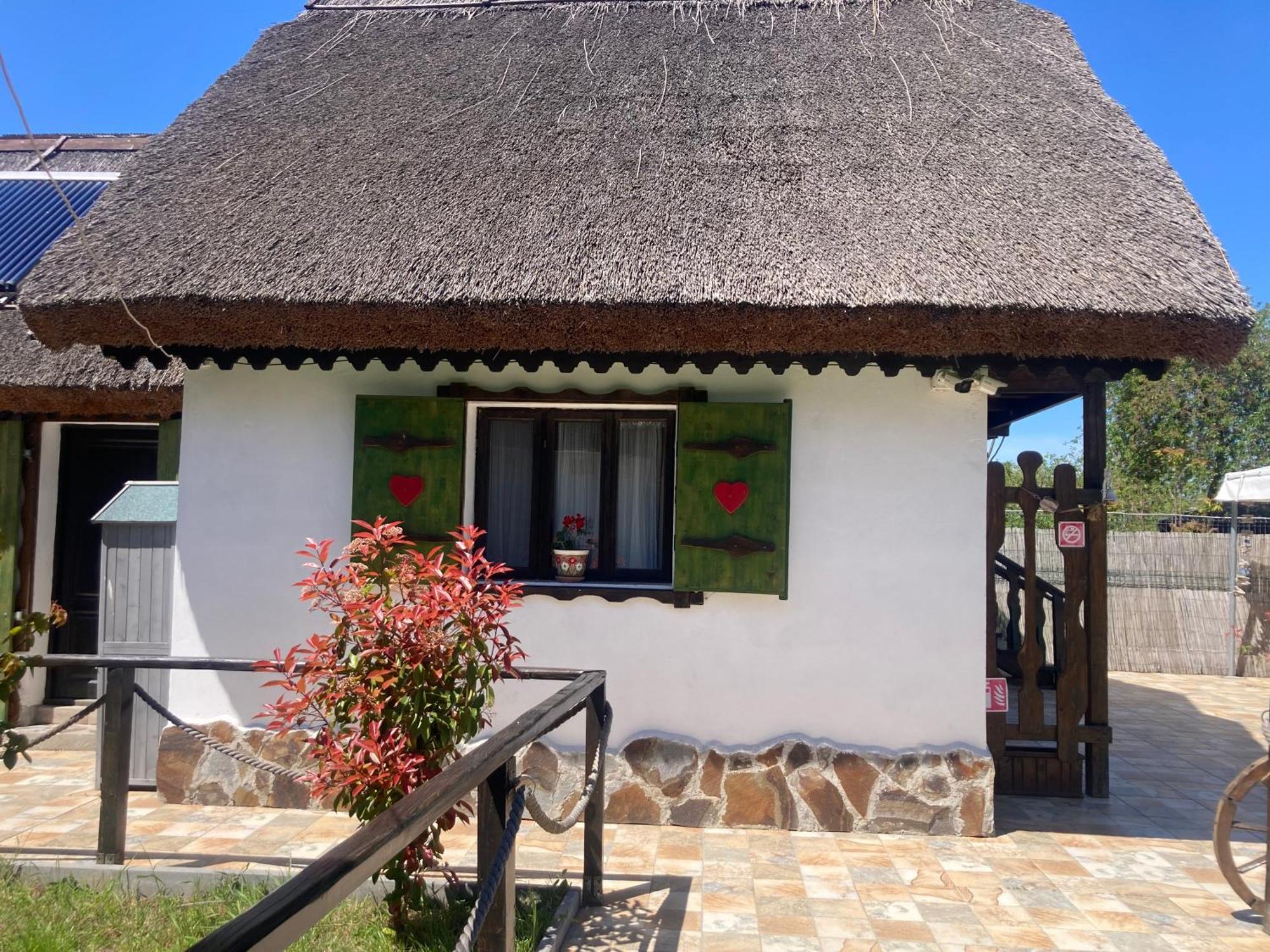Casa Soarelui Hotel Murighiol Bagian luar foto